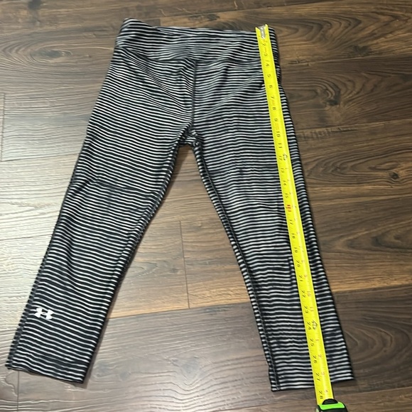 Under Armour women's black and gray sports Capri leggings size small - Picture 7 of 8